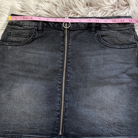 NWT Lulu’s Black Acid Wash Denim Mini Skirt 29 - Picture 5 of 8